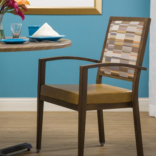 Dining Room Layout: Stylish dining room furniture layout to enhance the resident dining experience in senior living facilities.